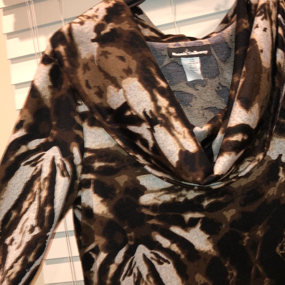 Long sleeve , Cow neck tunic top.